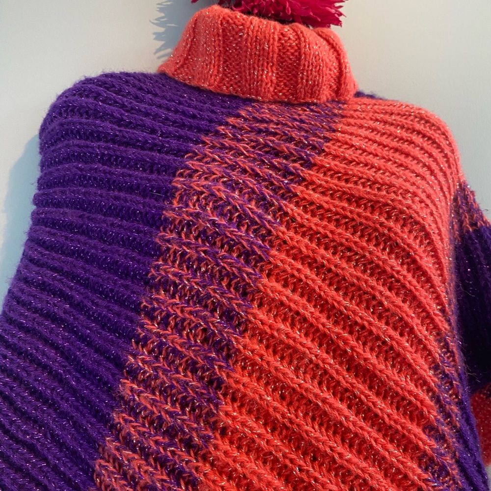One of a kind hand knitted poncho - Picture 5 of 10